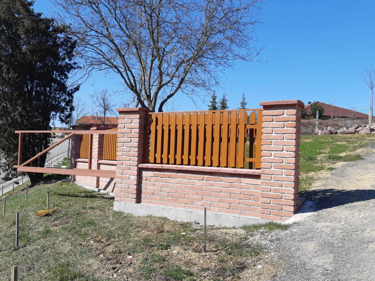 ALU-MASIV: zasouvací hliníková brána, Nové Sady