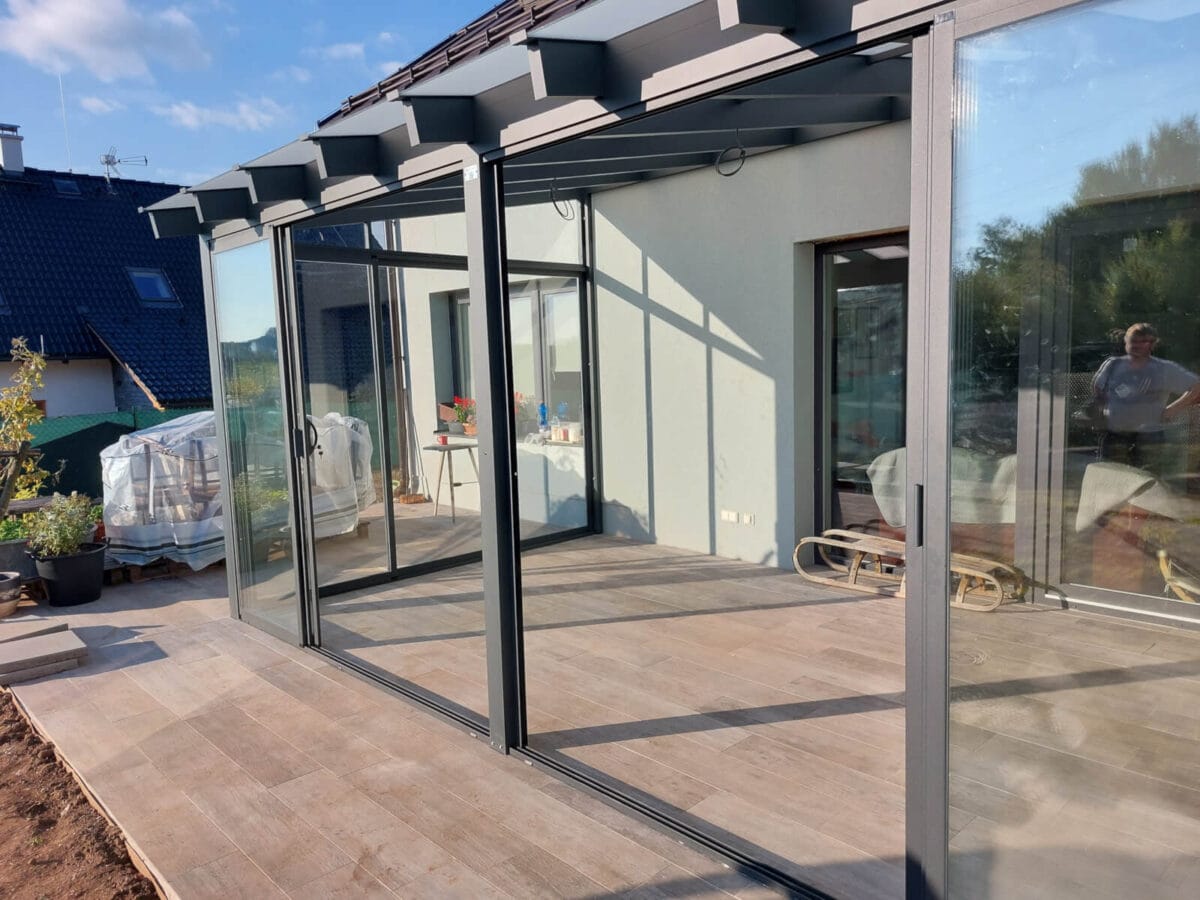 ALU-MASIV: zimní zahrada z hliníku: otevřené dveře zasklení, Vrchlabí
