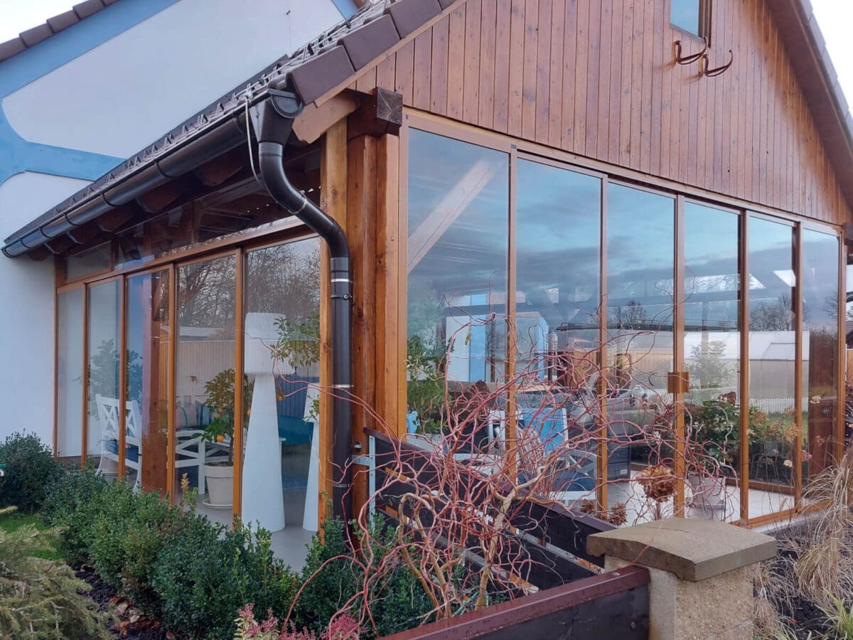 ALU-MASIV: dřevěná porgola - zasklení z hliníku, Třeboň