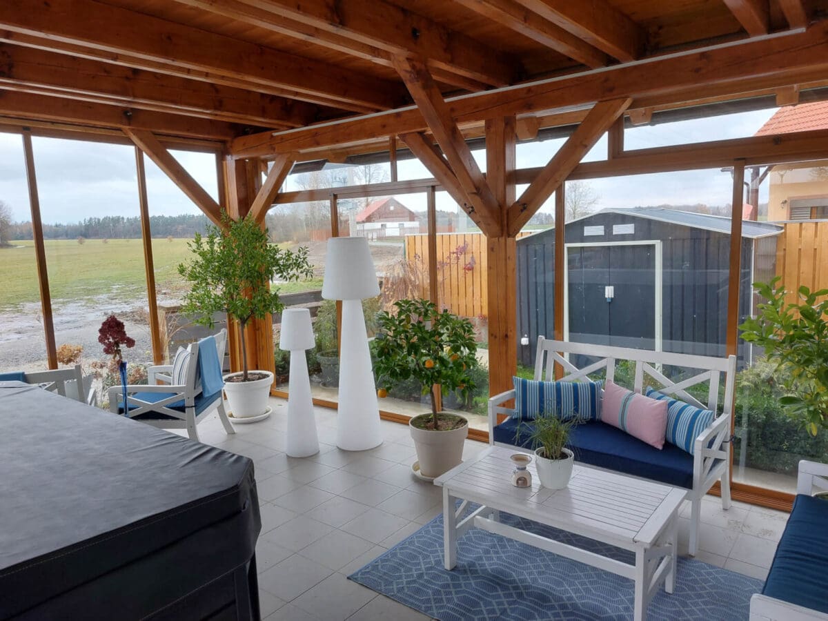 ALU-MASIV: dřevěná porgola - zasklení z hliníku, Třeboň