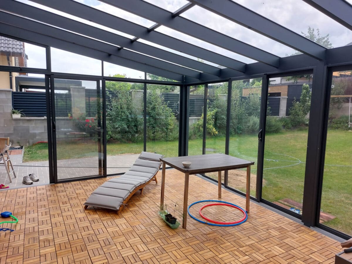 ALU-MASIV: zimní zahrada z hliníku: pohled zevnitř, Hajany